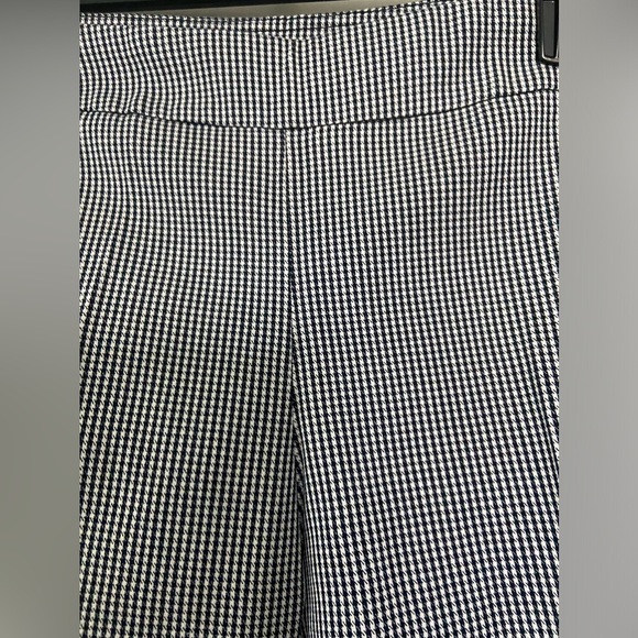 Time & Tru Small Black & White Check Bermuda Shorts  Size Small - Picture 2 of 5